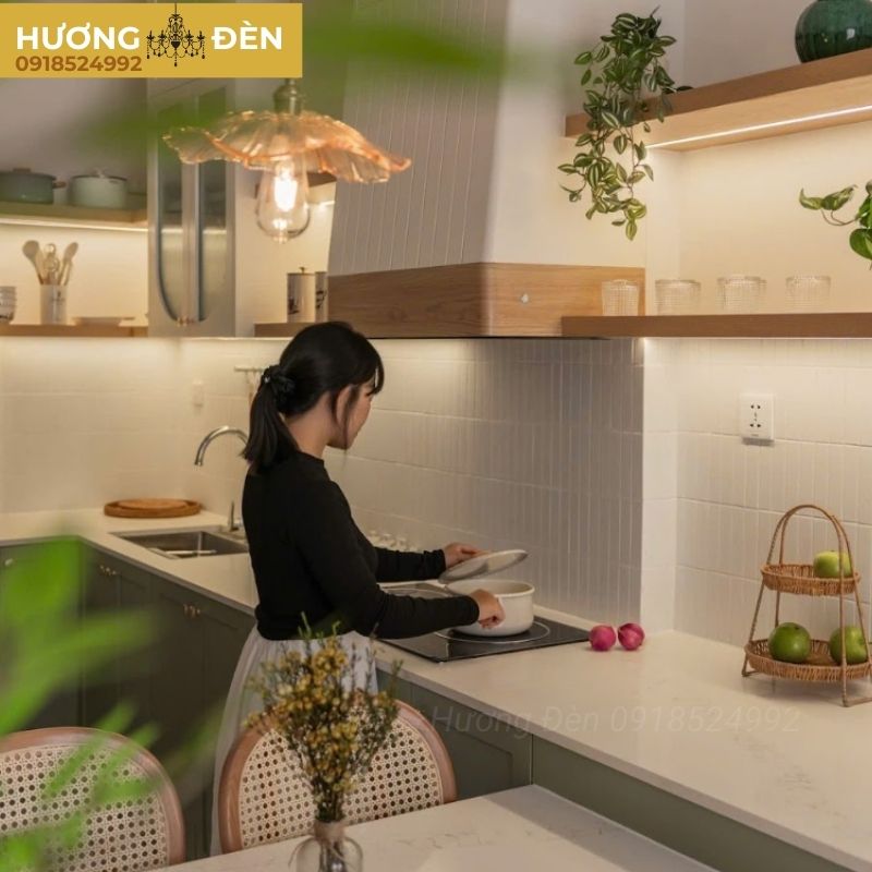 den-tha-hinh-la-sen-cao-cap-tt23c