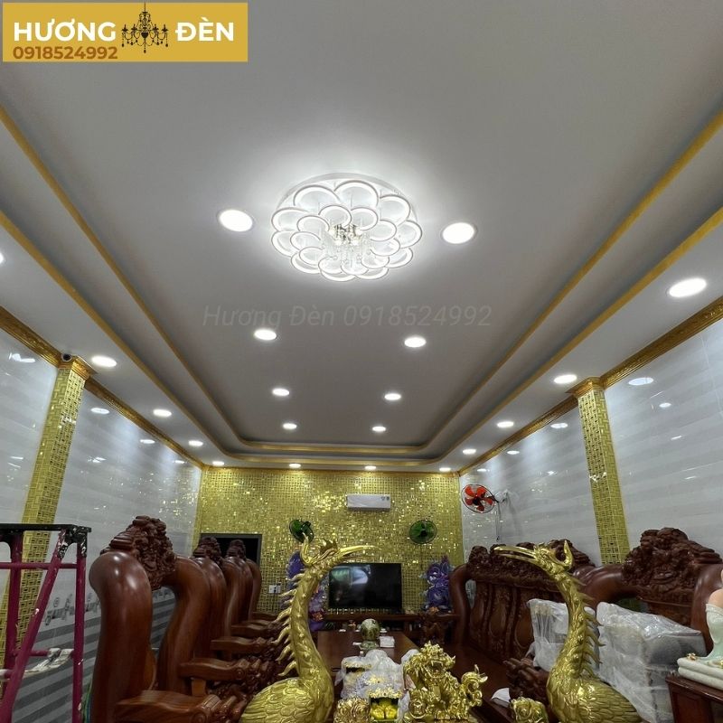 den-ap-tran-led-cao-cap-hinh-bong-hoa-20-canh-ot42t20