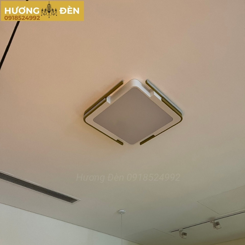 den-mam-op-tran-hien-dai-hinh-vuong-chinh-hang-ot75v