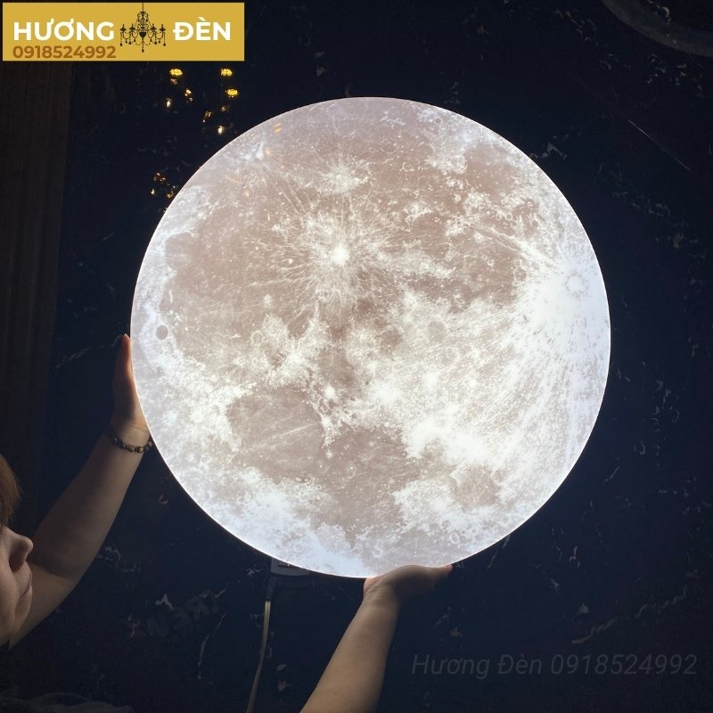 den-op-tran-cao-cap-hinh-mat-trang-ota02