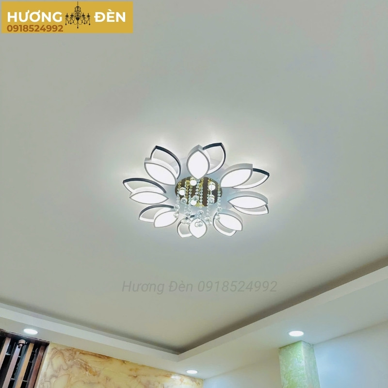 den-op-tran-chinh-hang-co-remote-ot44t8