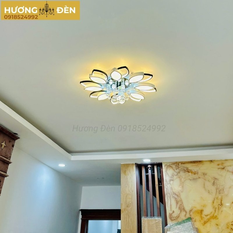 den-op-tran-chinh-hang-co-remote-ot44t8