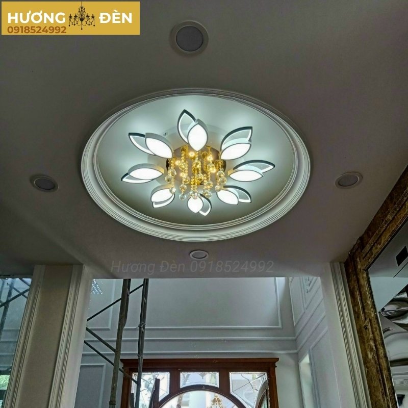 den-op-tran-chinh-hang-co-remote-ot44t8