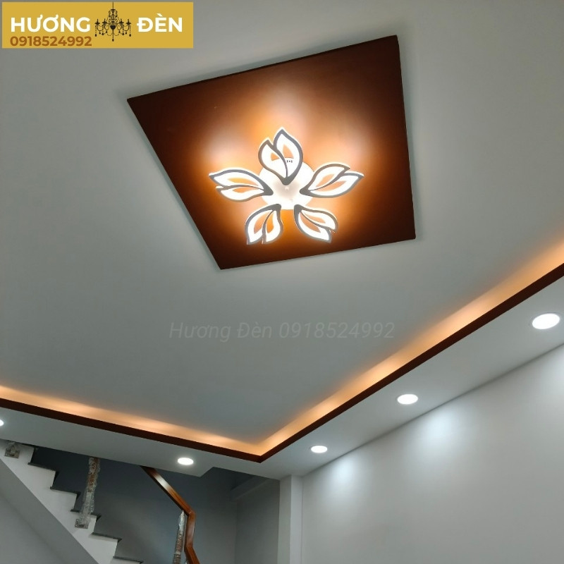 den-op-tran-mica-5-canh-hoa-cao-cap-ot37t5