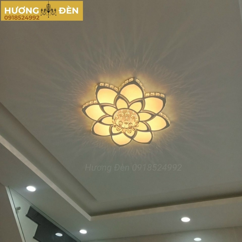 den-op-tran-mica-chinh-hang-ot40t800