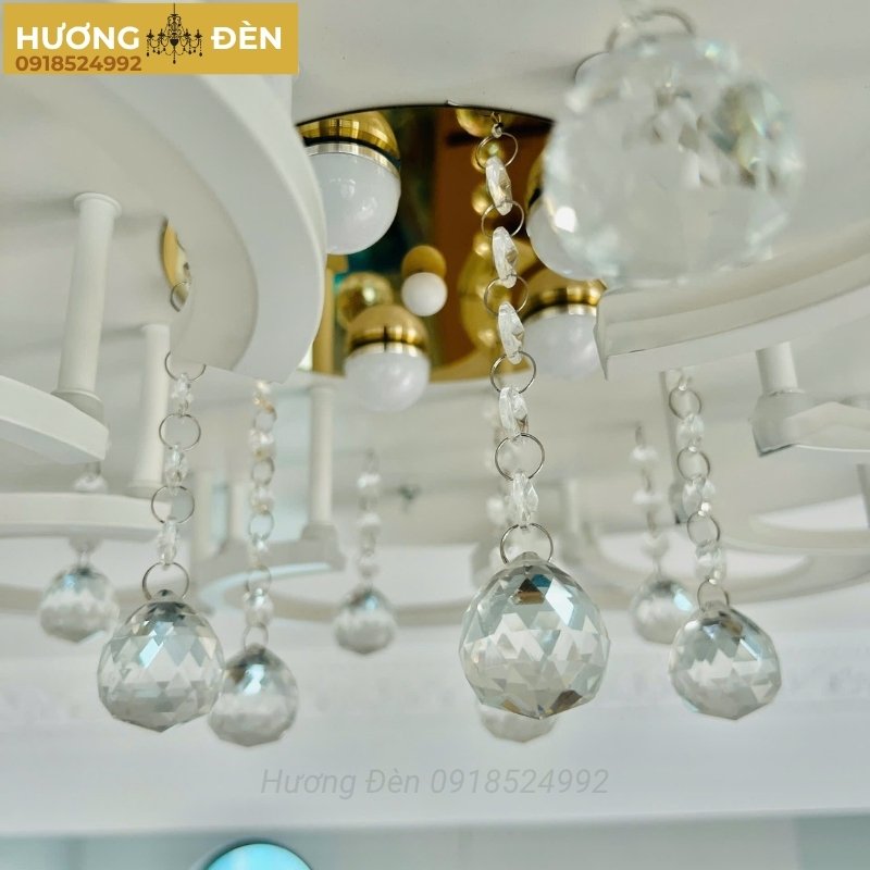 den-op-tran-mica-chinh-hang-ot42t16