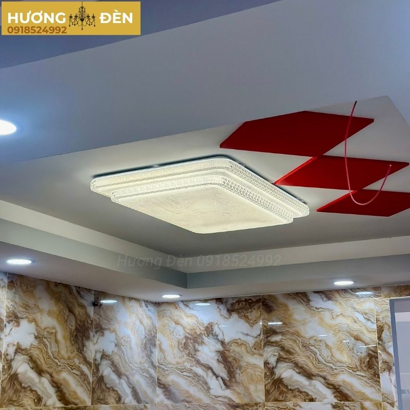 den-op-tran-mica-chinh-hang-ot8520v