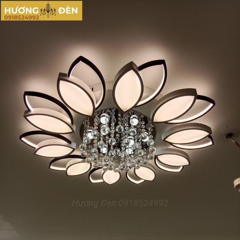 den-op-tran-pha-le-led-cao-cap-10-canh-hoa-kep-ot44t10