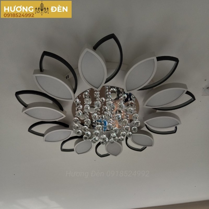 den-op-tran-pha-le-led-cao-cap-10-canh-hoa-kep-ot44t10