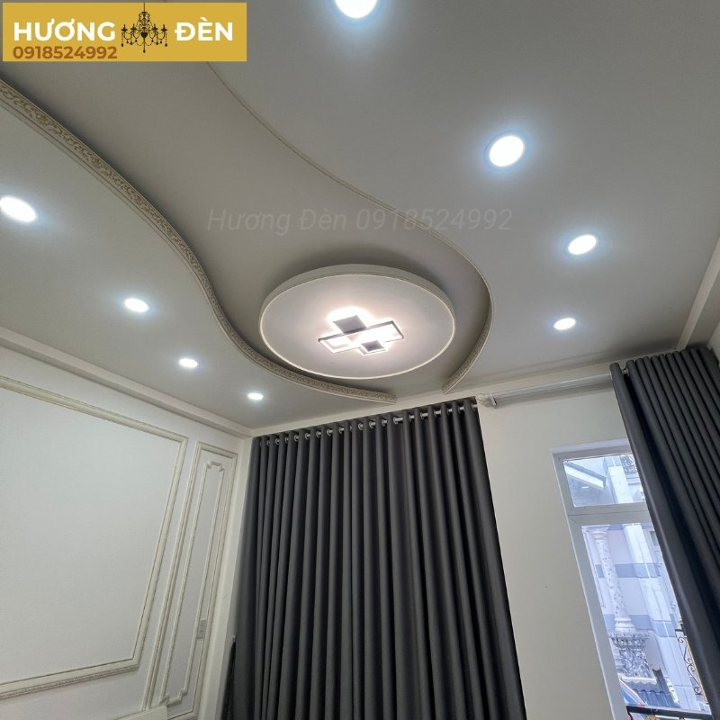 den-op-tran-phong-khach-hien-dai-cao-cap-dc-otd55t500