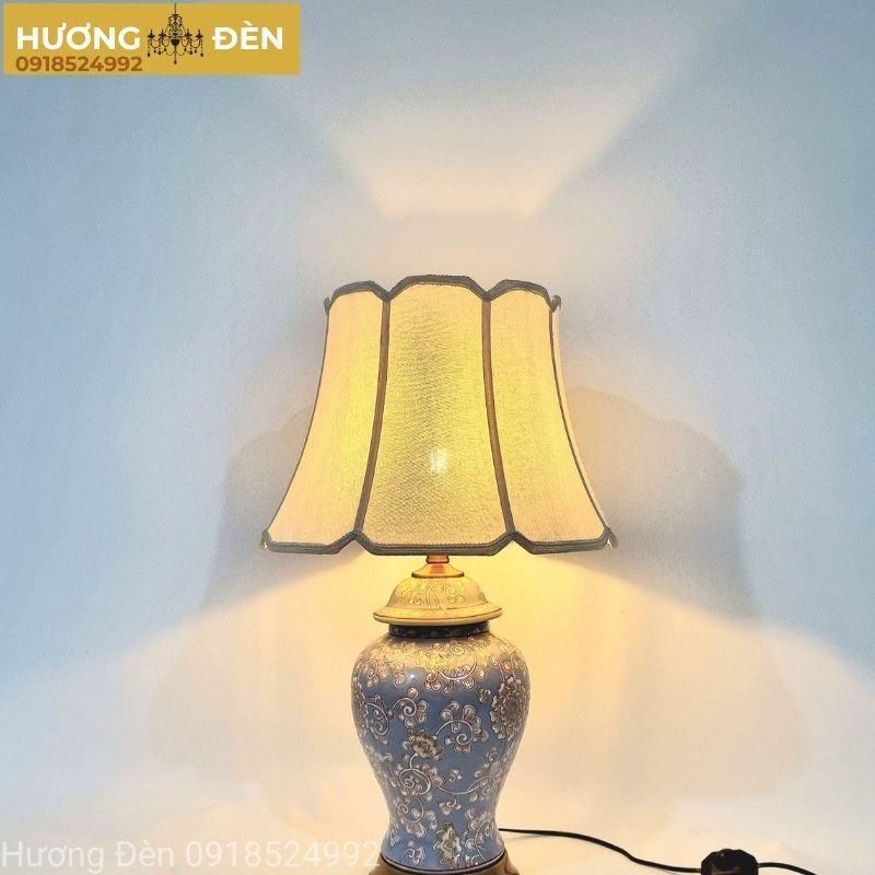 den-ban-trang-tri-phong-ngu-thiet-ke-chinh-hang-db85