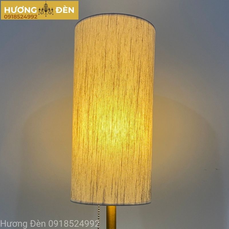 den-ban-trang-tri-thiet-ke-chinh-hang-db08