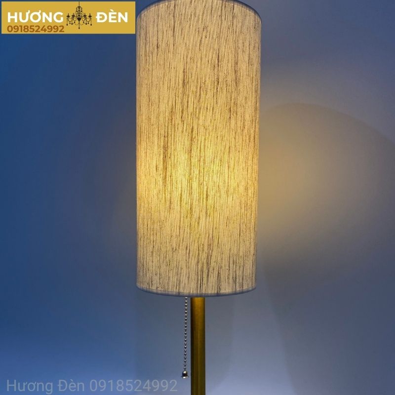 den-ban-trang-tri-thiet-ke-chinh-hang-db08