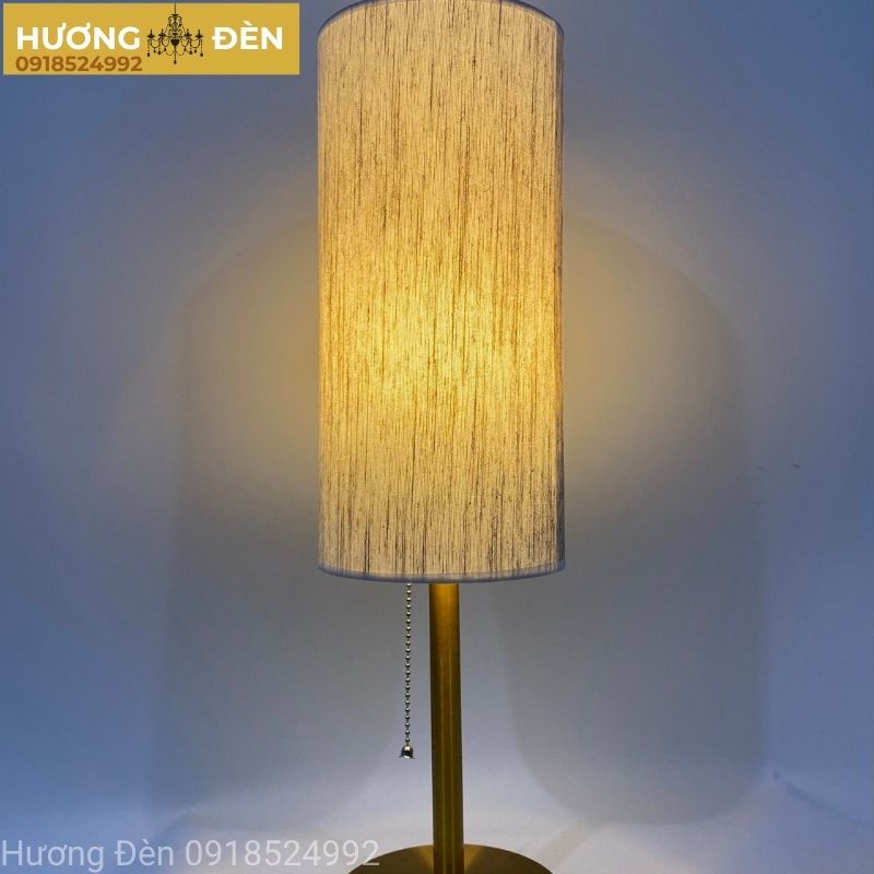 den-ban-trang-tri-thiet-ke-chinh-hang-db08