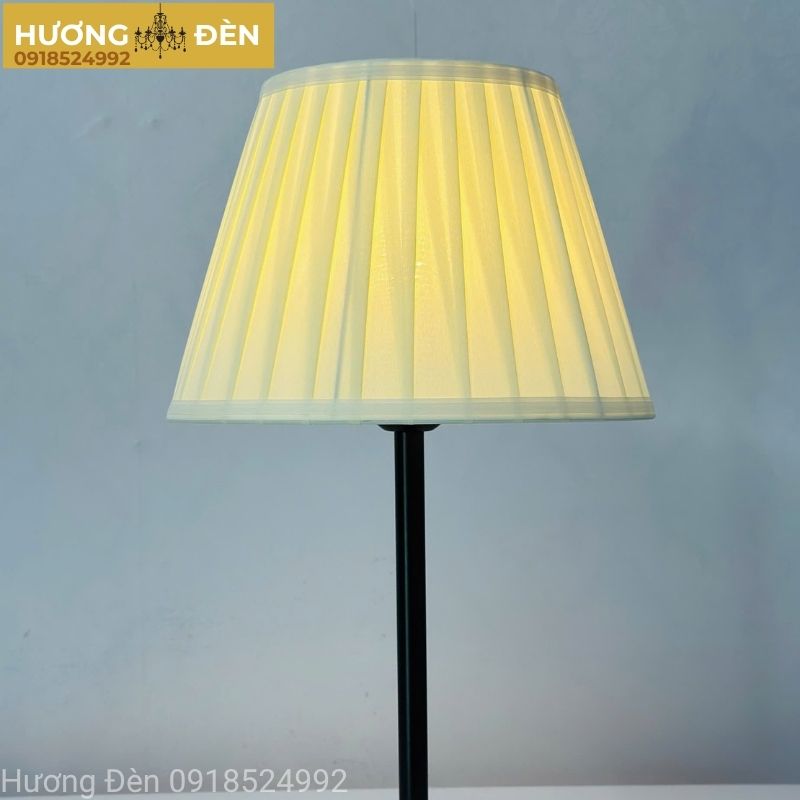 den-ban-trang-tri-thiet-ke-chinh-hang-db211