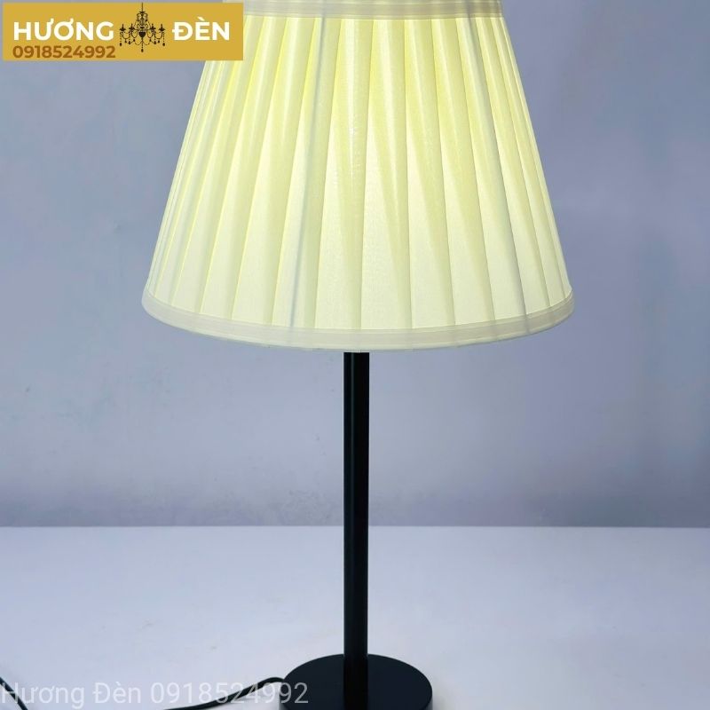 den-ban-trang-tri-thiet-ke-chinh-hang-db211