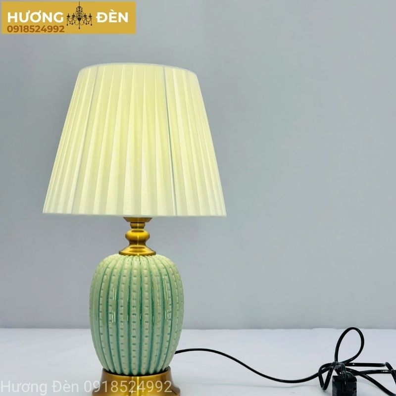 den-ban-trang-tri-thiet-ke-chinh-hang-db70