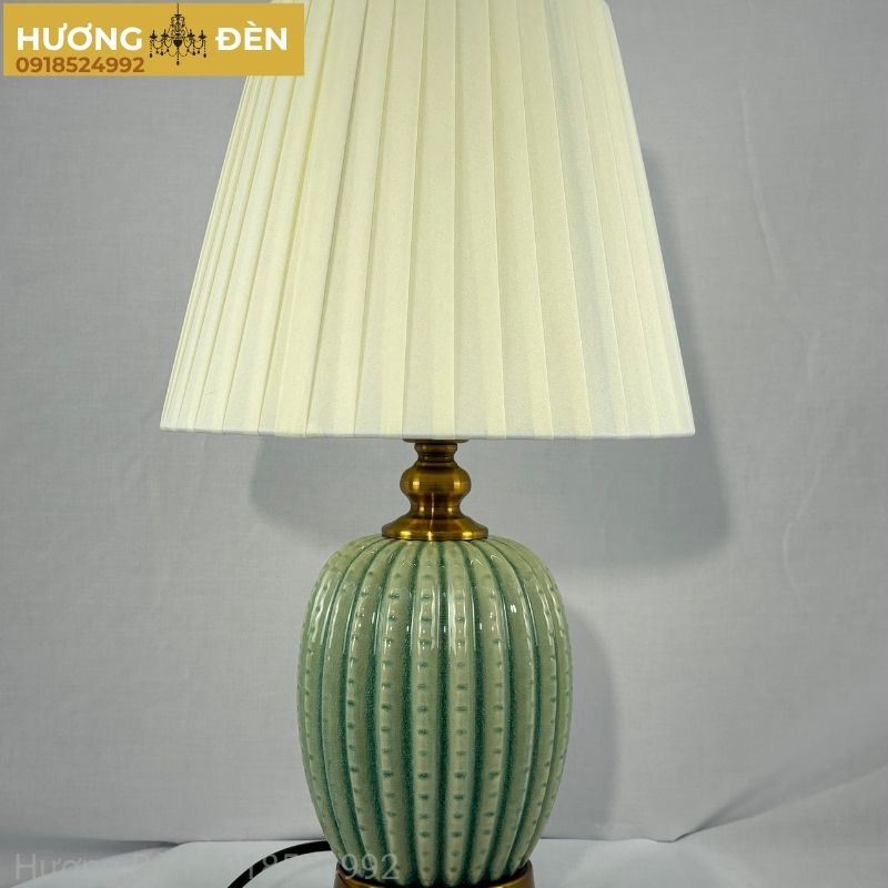 den-ban-trang-tri-thiet-ke-chinh-hang-db70