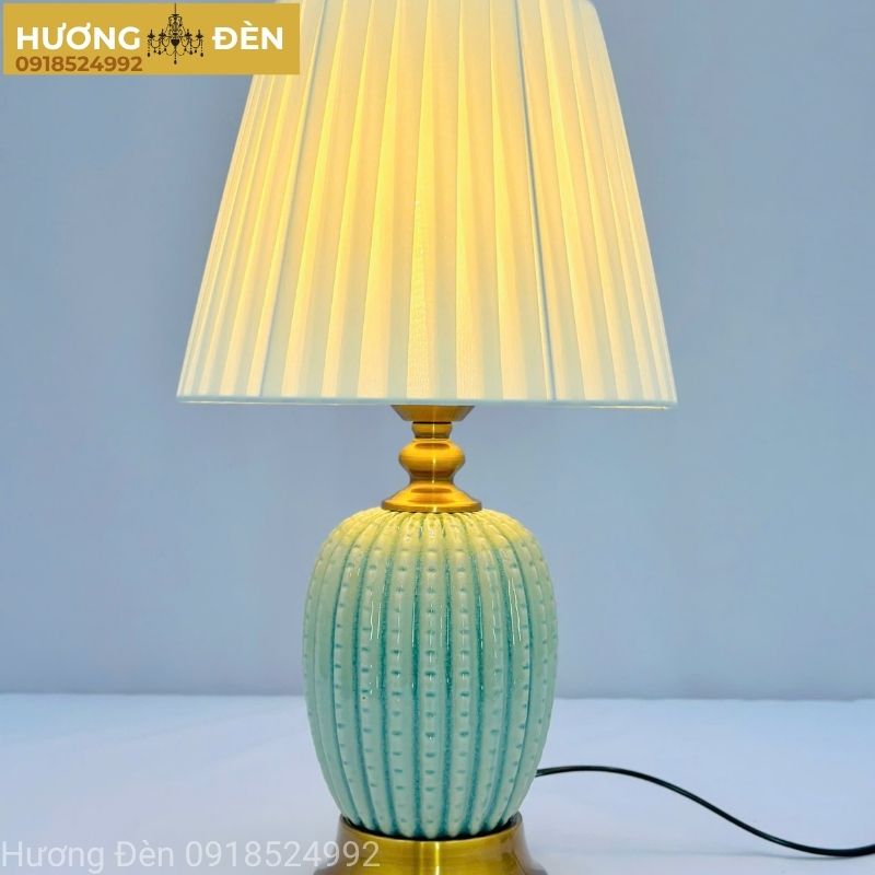 den-ban-trang-tri-thiet-ke-chinh-hang-db70