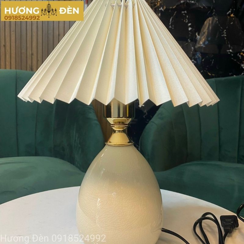 den-ban-trang-tri-thiet-ke-chinh-hang-db73