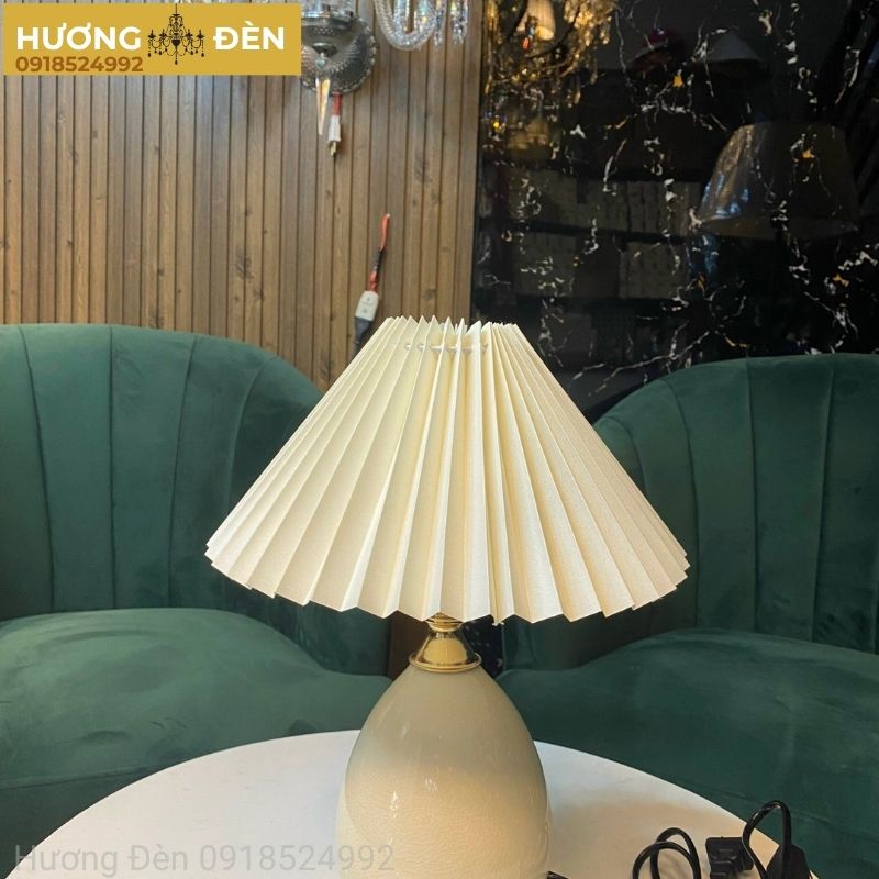 den-ban-trang-tri-thiet-ke-chinh-hang-db73