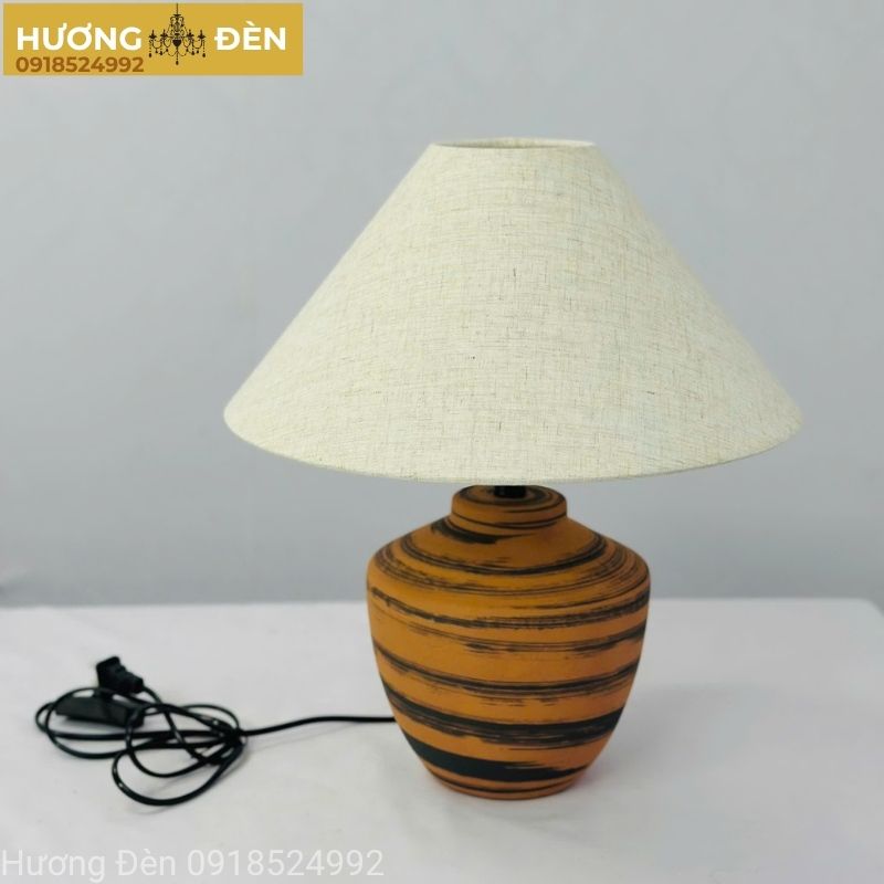 den-ban-trang-tri-thiet-ke-chinh-hang-db95