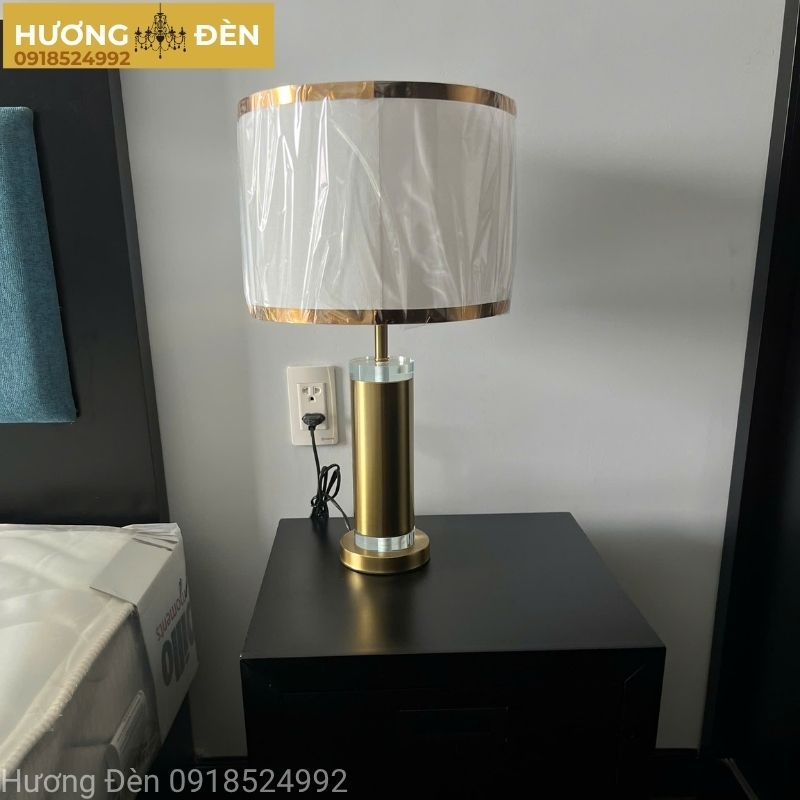 den-de-ban-thiet-ke-chinh-hang-db1908