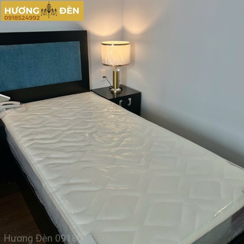 den-de-ban-thiet-ke-chinh-hang-db1908