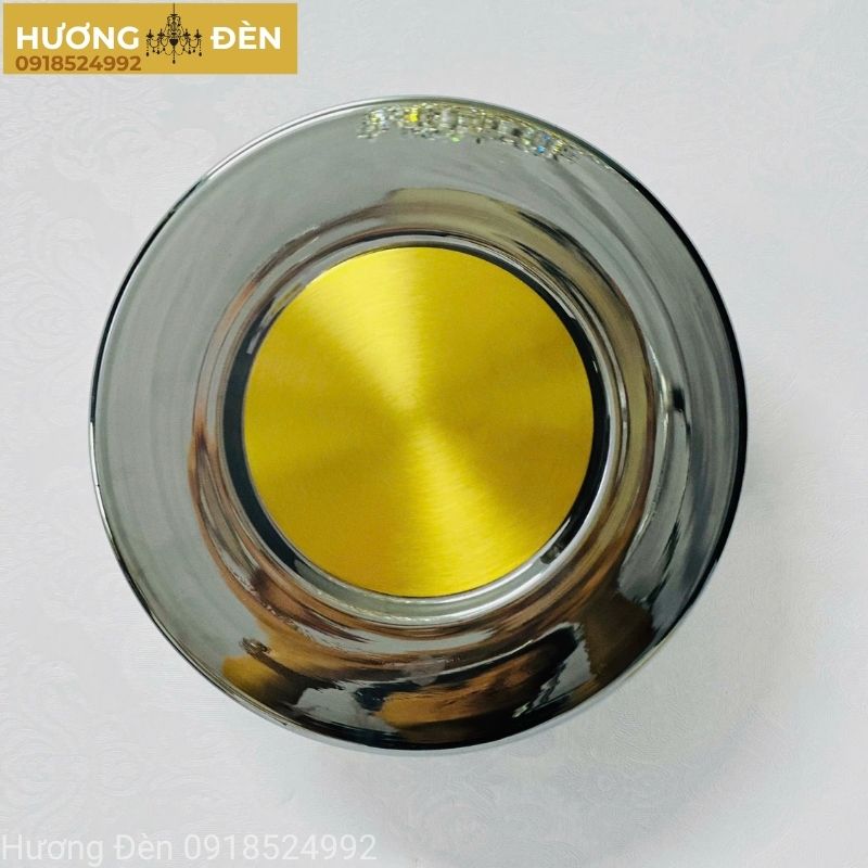 den-treo-tuong-thiet-ke-chinh-hang-vk136
