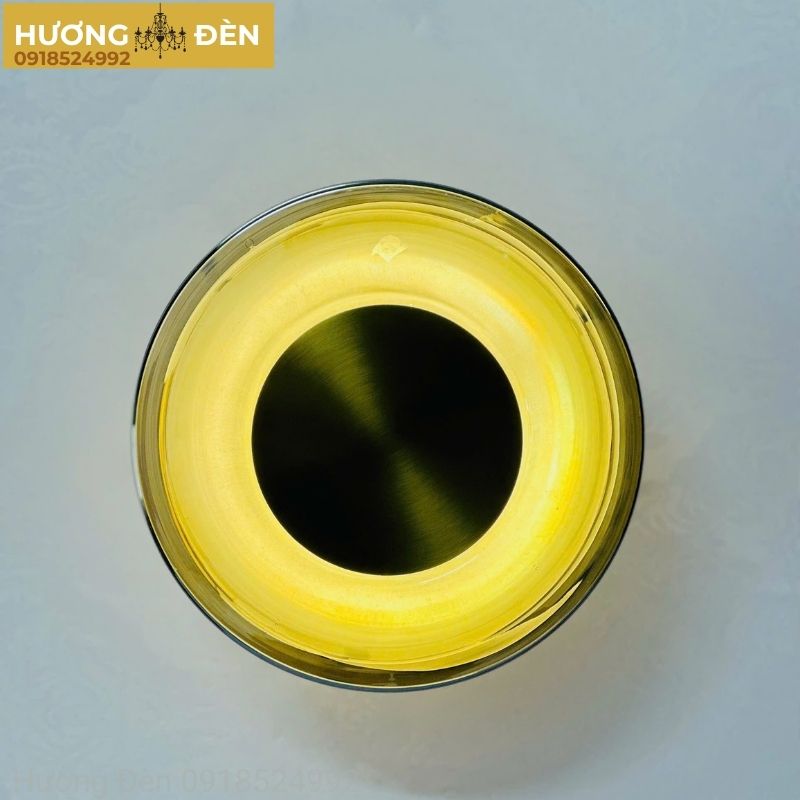 den-treo-tuong-thiet-ke-chinh-hang-vk136